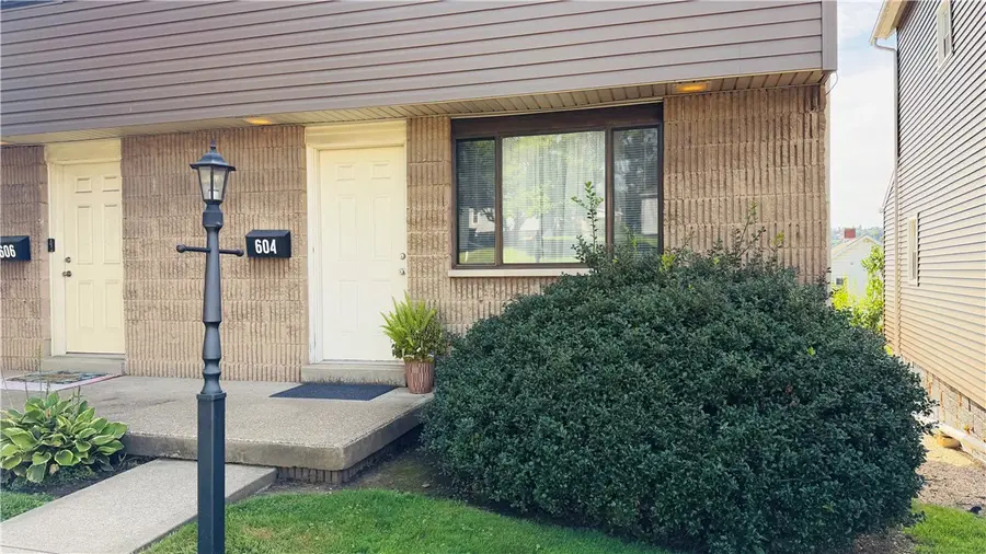 604 E 10th Avenue, Tarentum, PA 15084 - #2