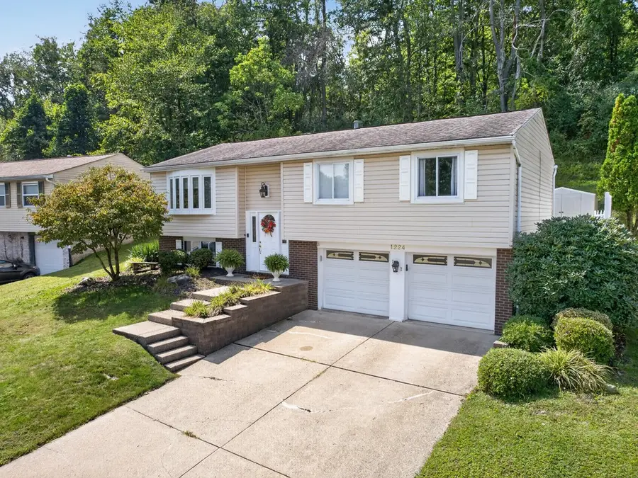 1224 Armstrong Dr, South Park, PA 15129 - #3