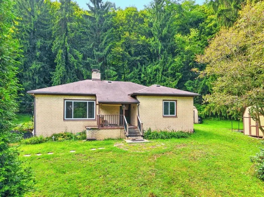 700 9th St, Ellwood City, PA 16117 - #2