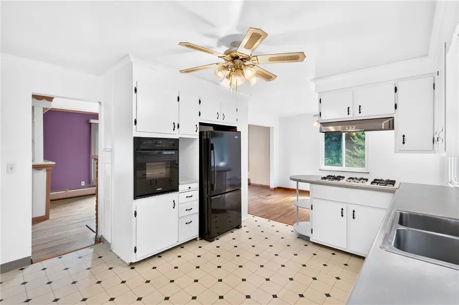 700 9th St, Ellwood City, PA 16117 - #3