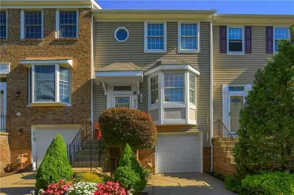 424 Parkridge Ln, Coraopolis, PA 15108