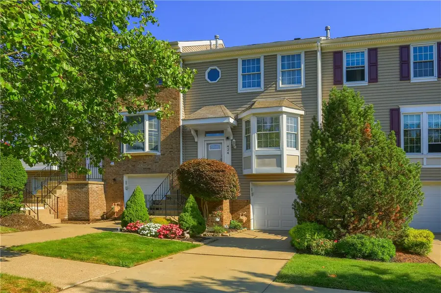424 Parkridge Ln, Coraopolis, PA 15108 - #2