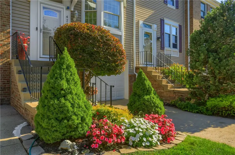 424 Parkridge Ln, Coraopolis, PA 15108 - #3