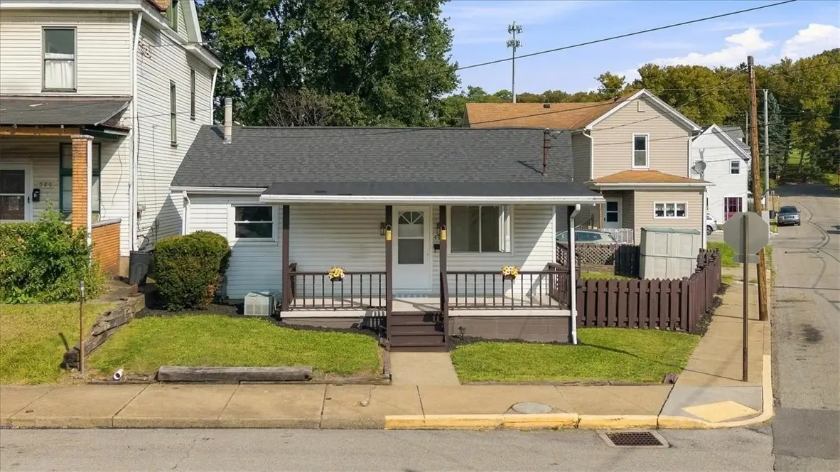 590 Jefferson St, Rochester, PA 15074 - #1