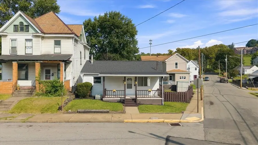 590 Jefferson St, Rochester, PA 15074 - #2