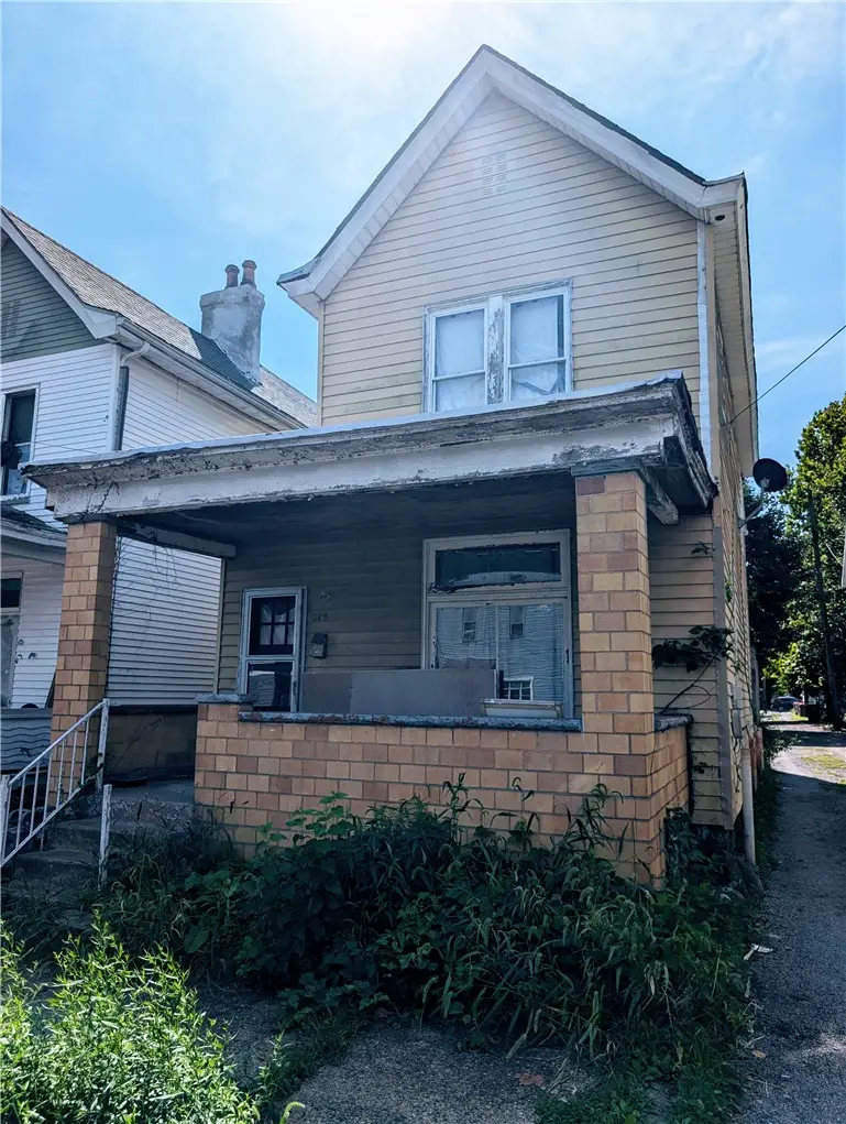 215 16th St, Beaver Falls, PA 15010 - #2