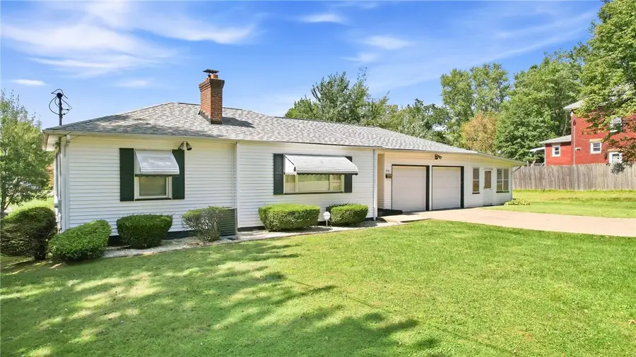 310 Woodland Ave, Farrell, PA 16121 - #3
