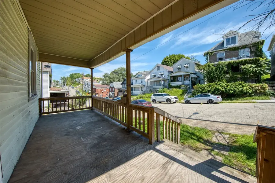 1517 Woodmont Ave, New Kensington, PA 15068 - #2