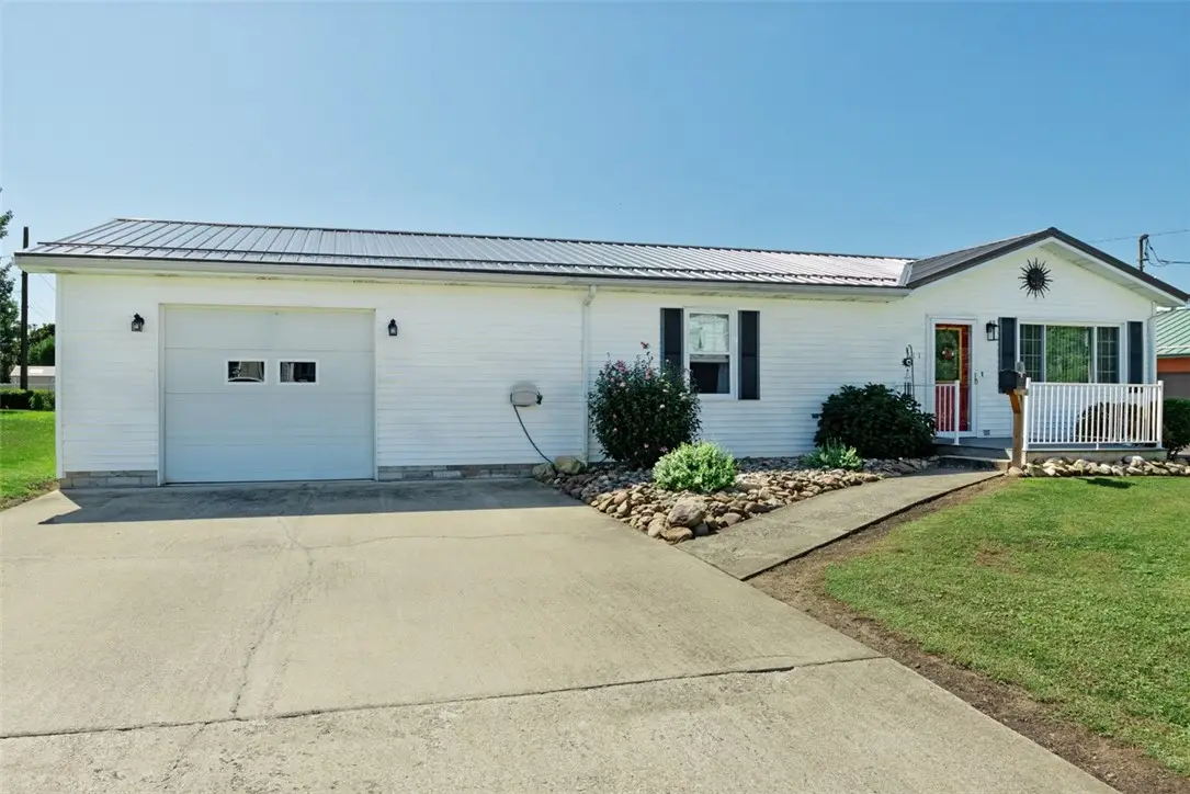 611 W Gibson Ave, Connellsville, PA 15425 - #1
