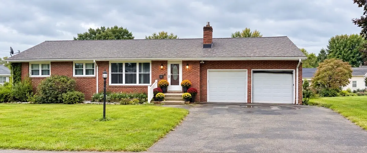 25 W Elizabeth St, New Castle, PA 16105 - #1