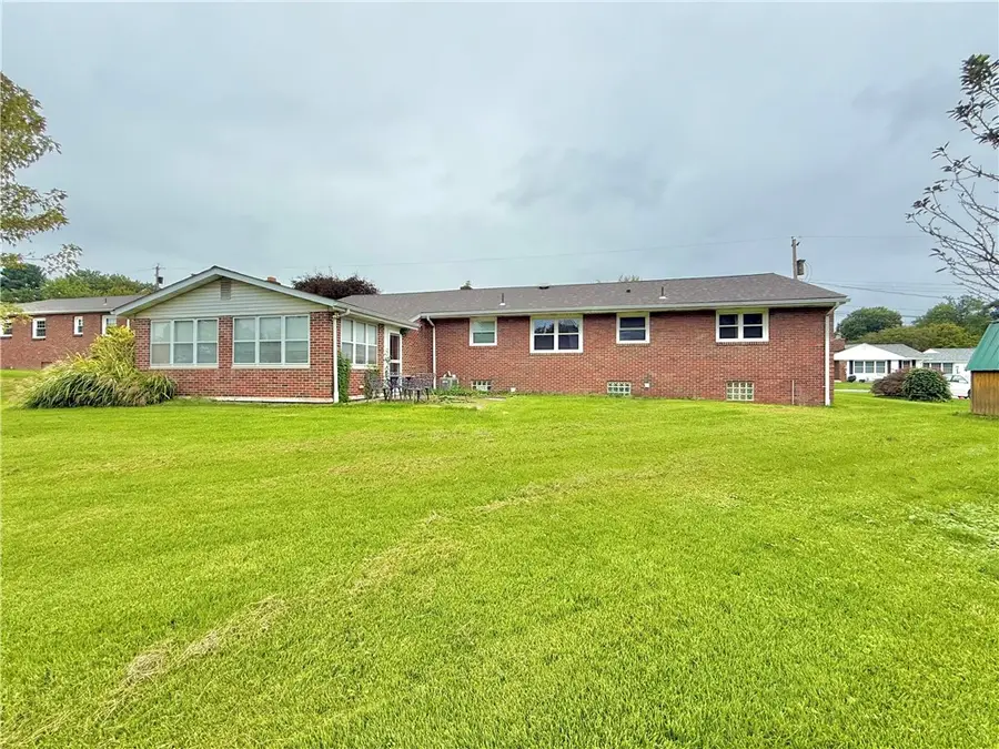 25 W Elizabeth St, New Castle, PA 16105 - #2
