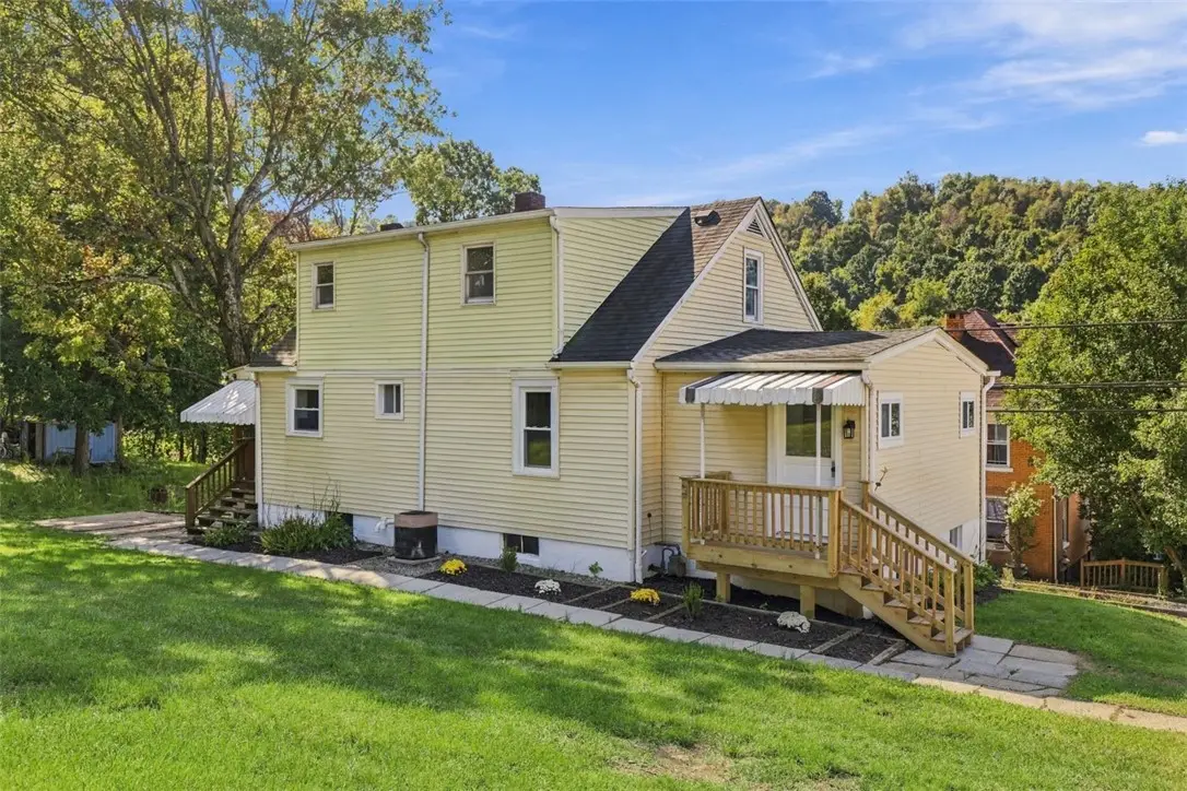 706 Hissam St, Jeannette, PA 15644 - #1