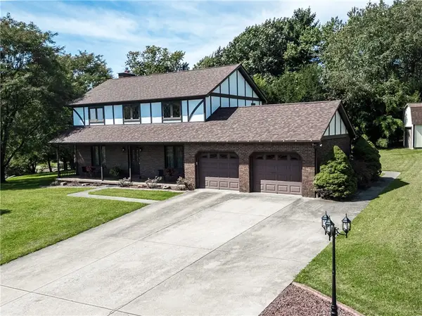 196 White Oak Dr, New Kensington, PA 15068