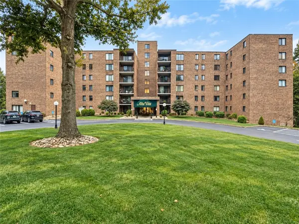 3 Alta Vita Dr #701, Greensburg, PA 15601