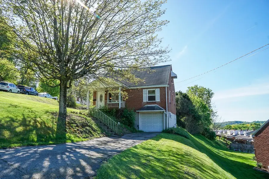 434 Mary St, Jeannette, PA 15644 - #2