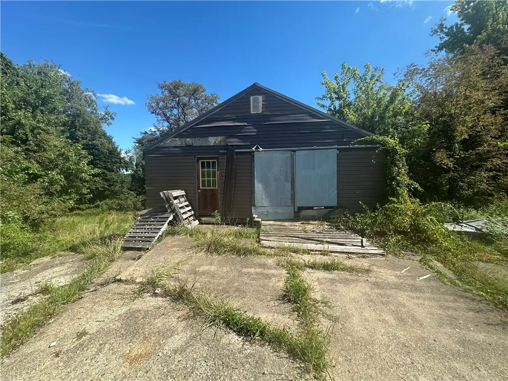 1058 Middletown Rd, Greensburg, PA 15601 - #1