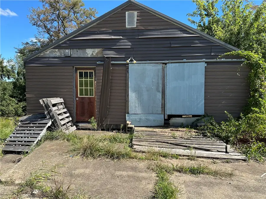 1058 Middletown Rd, Greensburg, PA 15601 - #2