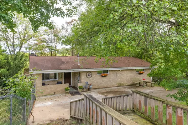 270 Mckim Dr, Pittsburgh, PA 15239