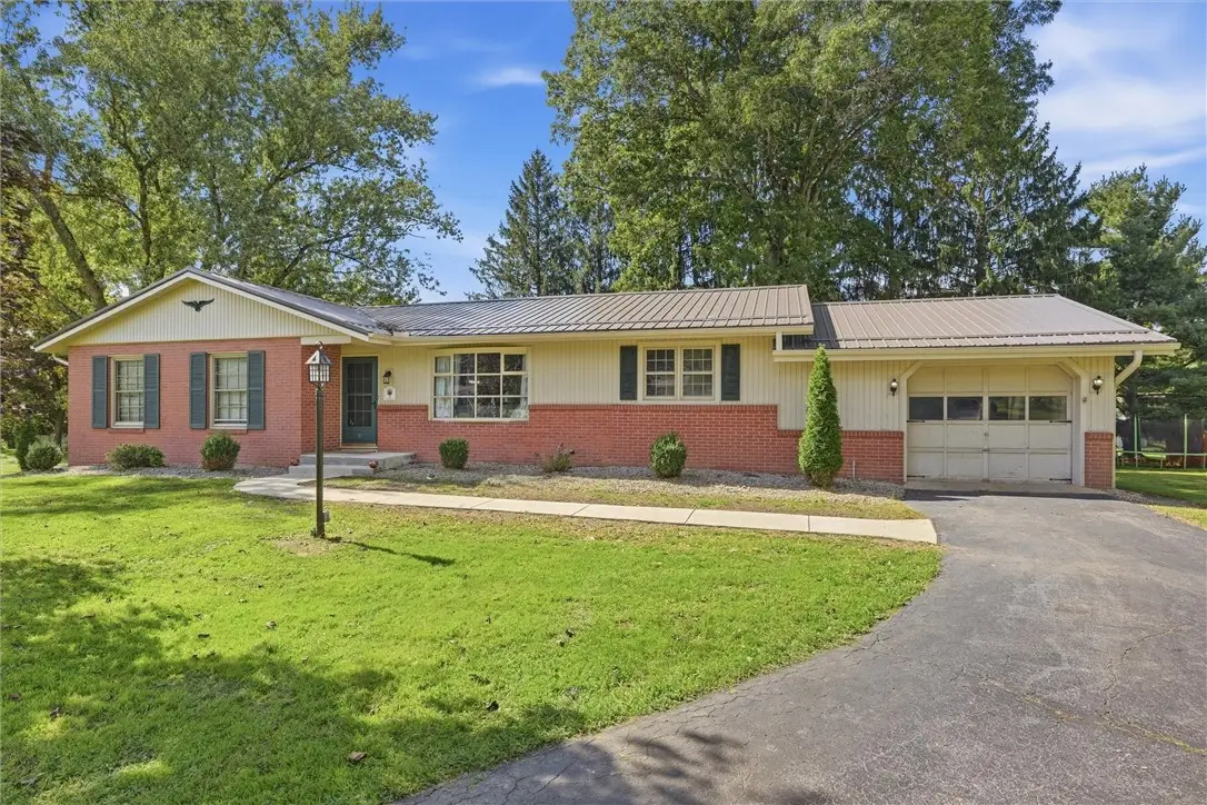 8 Hemlock Dr, Greenville, PA 16125 - #1