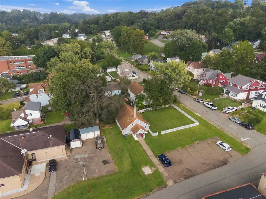 1415 Strawn Ave, New Kensington, PA 15068 - #2