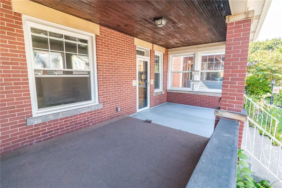 1117 Highland St, Tarentum, PA 15084 - #2