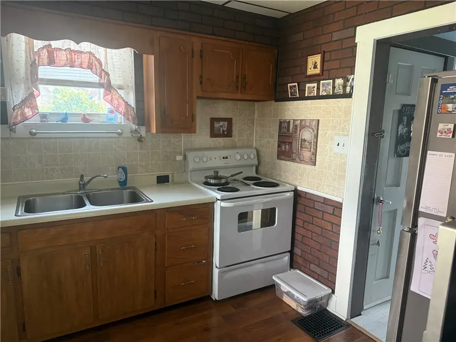 1339 Burrell Ave, New Kensington, PA 15068 - #2