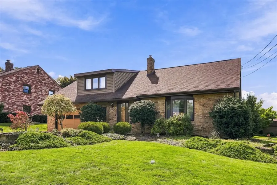 204 Pickwick Dr, Bethel Park, PA 15102 - #2