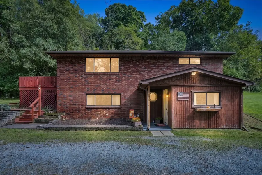 2485 Greentree, Carnegie, PA 15106 - #2