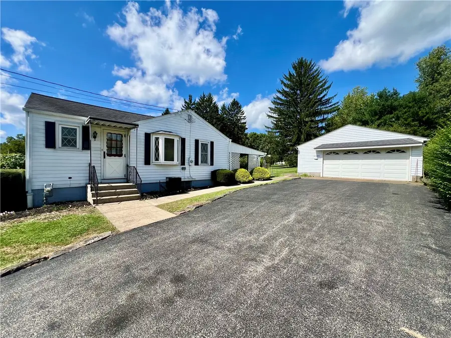 415 Falls Ave, New Castle, PA 16105 - #3