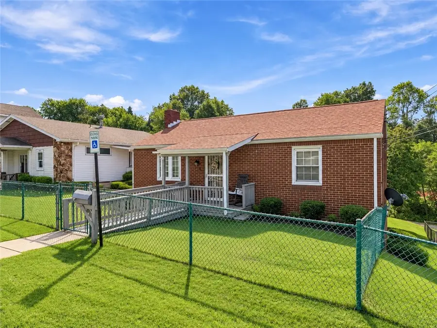 718 Laura St, West Mifflin, PA 15122 - #3