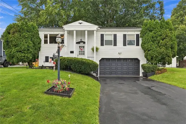 1369 Wakefield Dr, Hermitage, PA 16148