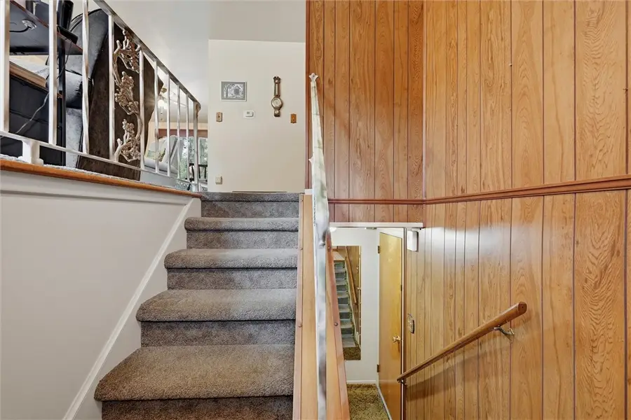 1369 Wakefield Dr, Hermitage, PA 16148 - #2