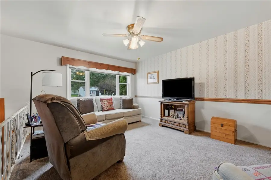 1369 Wakefield Dr, Hermitage, PA 16148 - #3