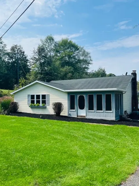 364 Valencia Rd, Evans City, PA 16033