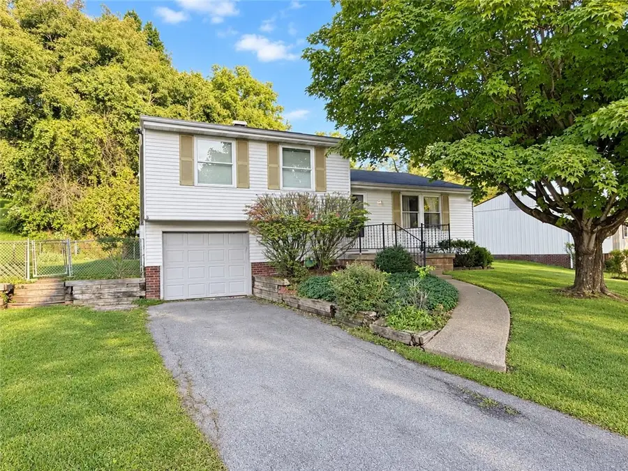 856 Mount Hood Dr, Pittsburgh, PA 15239 - #3