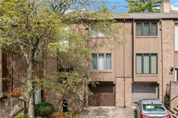 395 Hemlock Ct, Pittsburgh, PA 15237