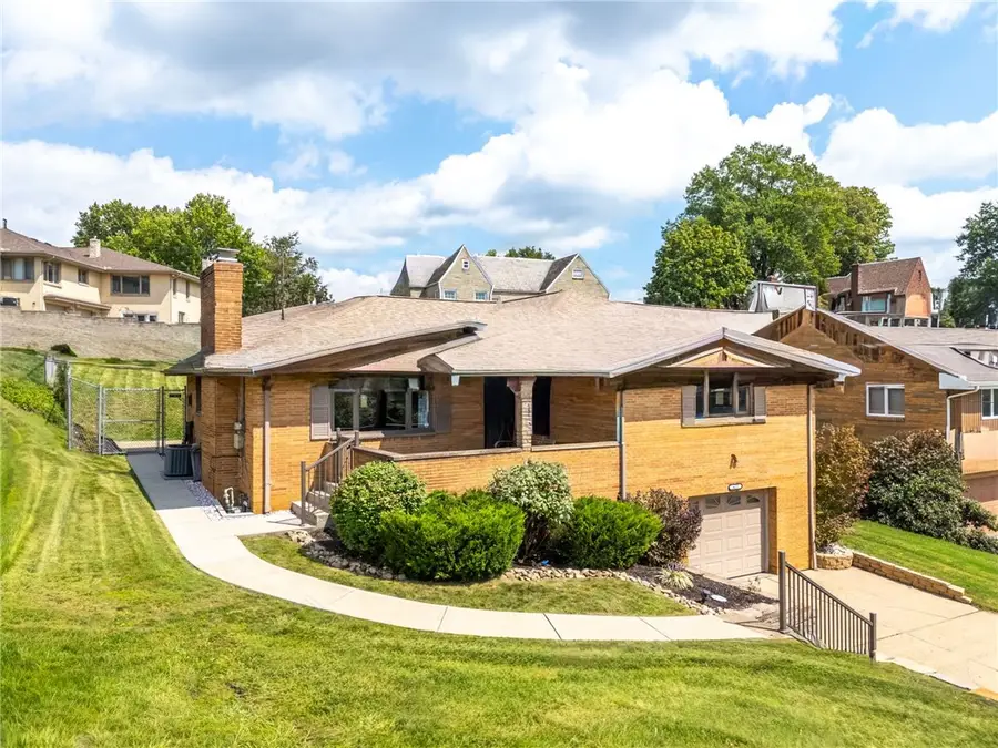 425 Brierly Ln, Homestead, PA 15120 - #2