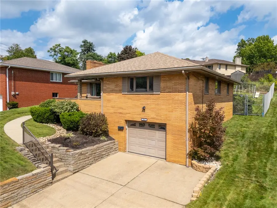 425 Brierly Ln, Homestead, PA 15120 - #3