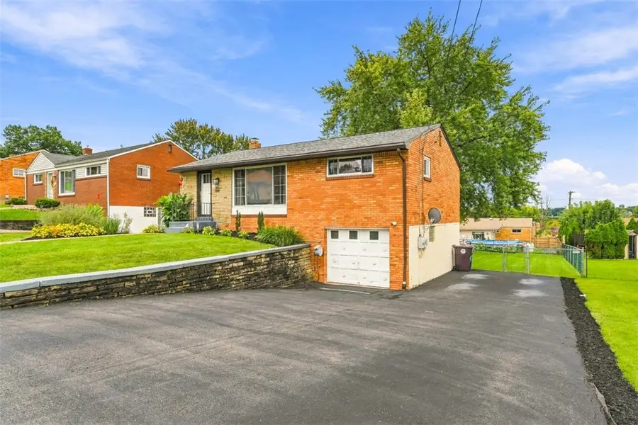 425 Elaine Dr, Pittsburgh, PA 15236 - #2