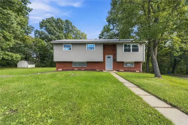 3265 Dorothy St, Lower Burrell, PA 15068
