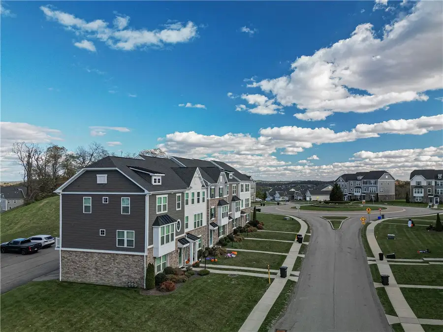 1407 Deer Creek Crossing Dr, Canonsburg, PA 15317 - #2