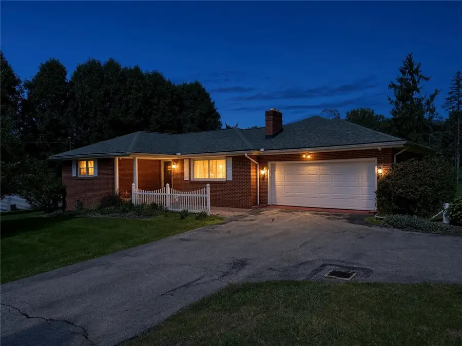 22 Meadowbrook Dr, New Castle, PA 16105 - #2