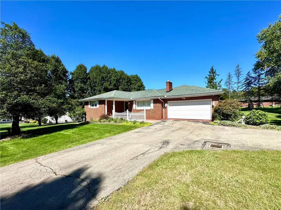 22 Meadowbrook Dr, New Castle, PA 16105 - #3