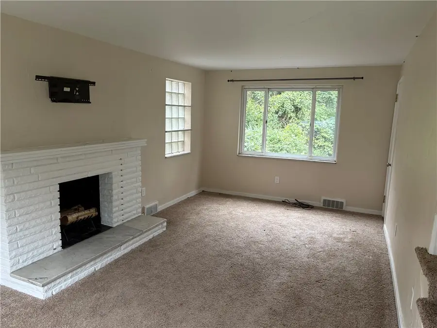221 Evaline St, Pittsburgh, PA 15235 - #3