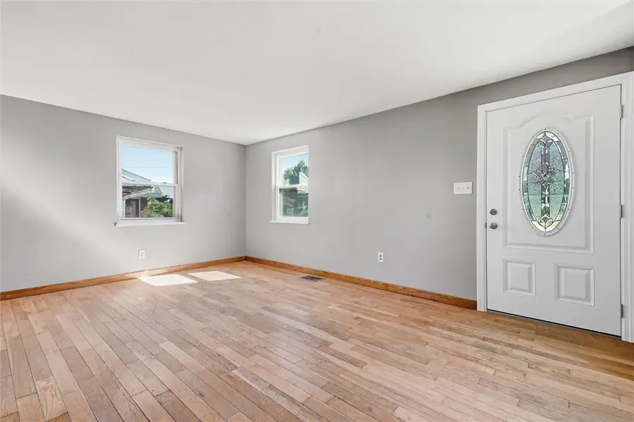 126 Windsor Dr, Pittsburgh, PA 15235 - #3