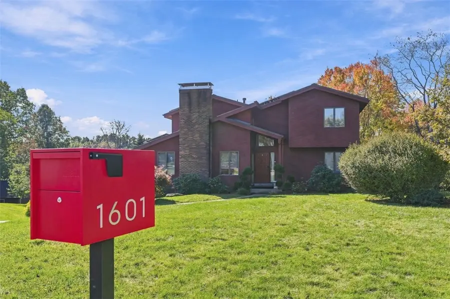 1601 Mountainview Dr, Gibsonia, PA 15044 - #3