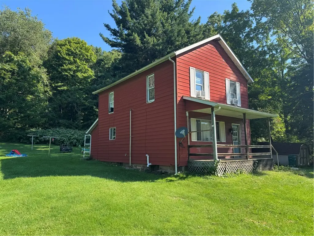 35 Broad St, Sandy Lake, PA 16145 - #1