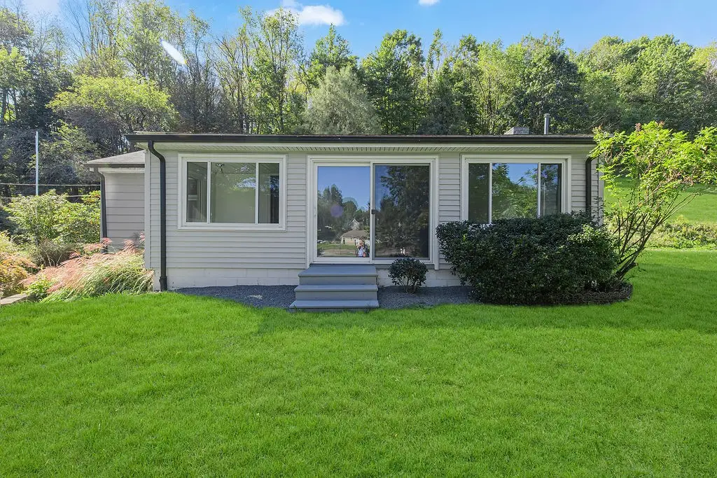 118 Foster Rd, Beaver Falls, PA 15010 - #1