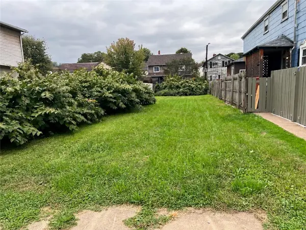 63 Spruce St, Natrona Heights, PA 15065