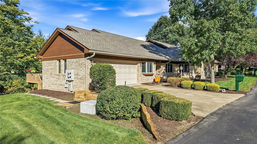201 Oakview Dr, Hermitage, PA 16148 - #2